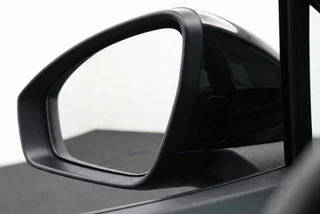 Volkswagen ID.4 First Max 77 kWh Pano l 360 Camera l HUD l VOL OPTIES / 26
