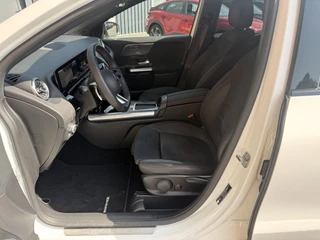 Mercedes-Benz GLA 250 e Business Solution AMG / 37