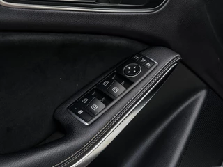 Mercedes-Benz A-klasse 180 d AMG White Art Edition Panoramadak Camera LED Stoelverwarming Sfeerverlichting Apple CarPlay/Android Auto Dealeronderhouden / 32