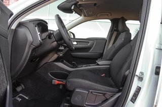 Volvo XC40 1.5 T2 Momentum Core | 1e eigenaar | NL auto | Navigatie | Cruise control | Bluetooth | LED | Parkeersensoren | Bluetooth | Botsherkenning | Rijstrooksensor / 14