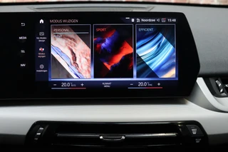 BMW X1 sDrive20i Executive Automaat  / Navigatiesyteem / Panoramadak / Achteruitrijcamera / DAB / Extra Getint Glas / 17 Inch / Dakdraagsysteem / Travelpack / DAB / Sportstoelen / Parkeersensoren voor+achter / 35