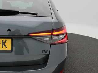 Škoda Superb 1.4 TSi 218 Pk iV Sportline Business | Panoramadak | Adaptive Cruise | Stuur/Stoel Verwarming | CarPlay | 19 Inch | 89.796 Km !! / 17