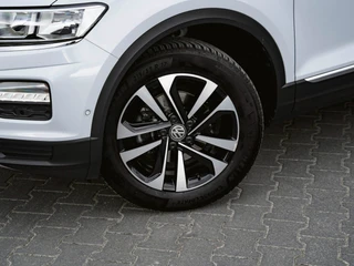 Volkswagen T-Roc 1.5 TSI Sport Business R | TREKHAAK | STOELVERWARMING | ADAPTIVE / 12