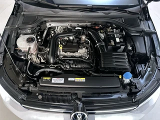Volkswagen Golf Variant 1.0 TSI 110pk Golf Trekhaak Parkeersensoren Stoelverwarming / 17