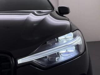 Volvo XC60 2.0 T6 Plug-in hybrid AWD Plus Dark / 16