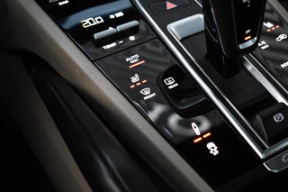 Porsche Cayenne 3.0 E-Hybrid Sport Chrono  | Pano | Trekhaak | 360 Camera | Bose | Stuurverwarming | Luchtvering | Orig. NL | / 20