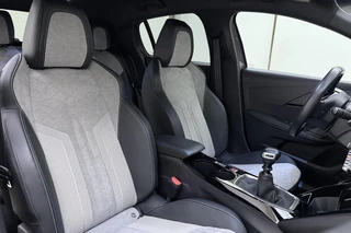 Peugeot 208 1.2 PureTech GT Pack | 3D i-cockpit | | Alcantara bekleding | Verwarmbare voorstoelen | Adaptieve cruise control | Apple Carplay/Android Auto | Navigatie full map / 8