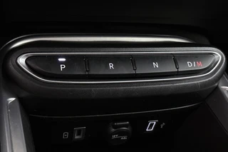 Jeep Avenger 1.2 e-Hybrid Altitude Achteruitrijcamera Apple CarPlay 17" / 23