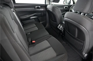 Kia Sorento 1.6 T-GDI 4WD 265 pk PHEV  | SOH 100% | 7 pers | Dealer onderhouden | / 17