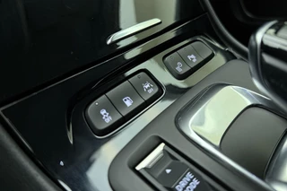Opel Grandland X 1.6 Turbo 300pk Hybrid4 Elegance | Navigatie | Keyless | Camera | Parelmoer kleur | Electrische achterklep | Lichtmetalen velgen | AGR Comfortstoelen | Voorruitverwarming | Zwart dak / 30