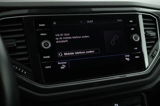 Volkswagen T-Roc 1.5 TSI 150pk DSG Sport Trekhaak Stoelverwarming Camera Keyless Navigatie / 25