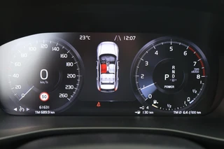 Volvo XC40 T4 Recharge Core Bright | Stoelverwarming | Trekhaak | Parkeercamera  | Keyless / 19