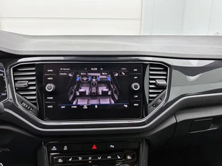 Volkswagen T-ROC 1.5 TSI Sport | Camera | Adaptive Cruise | Stoelverwarming | Navi / 23