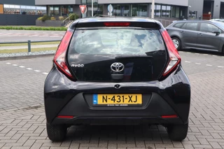 Toyota Aygo FUN 5-DEURS AIRCO NL-AUTO EL-RAMEN BLUETOOTH DEALER-ONDERHOUDEN / 5