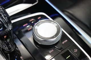 BMW X5 xDrive45e High Executive xLine Automaat  / Panoramadak / SOH 82% / Live Cockpit Professional / Trekhaak / Luchtvering / Stoelventilatie / Personal CoPilot Pack /  Comfortstoelen / Nappa Leder / Harman Kardon / Stoelverwarming / Head-Up Display / Active Steering / Individual Dashboard Leder / 23