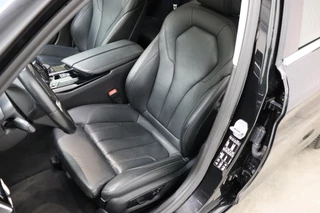 BMW 5 Serie Touring 540i xDrive High Executive Automaat  / Harman Kardon / Adaptief Onderstel / Driving Assistant / Achteruitrijcamera / Navigatie Professional / Cruise Control / Sportstoelen / Parking Assistant / Zonnescherm / Climate Control / 18 Inch / Stoelverwarming voor+achter / 12