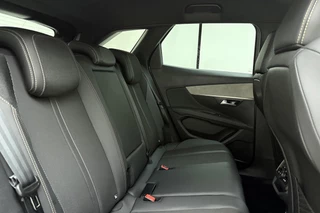 Peugeot 3008 1.2T 130pk GT | Achteruitrijcamera | Parkeersensoren V+A | Cruise & Climate control | Navi | Apple Carplay / Android Auto / 16