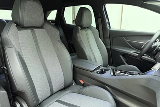 Peugeot 3008 1.6 HYbrid 180 Allure Pack Business | 19 inch | Automaat | Navigatie | Camera | Climate control | Parkeersensoren / 15
