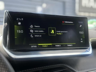 Peugeot 2008 1.2 PureTech 130PK GT | Cruise Control | Climate Control | Apple Carplay/Android Auto | Navigatie | Full LED | Parkeercamera/-sensoren | Keyless Entry/Start | Sfeerverlichting | DAB | Dealer onderhouden | / 22