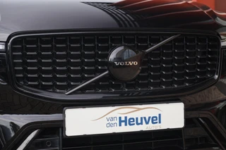 Volvo XC60 T6 Recharge AWD Plus Dark | Stoelverwarming | Trekhaak |  Parkeercamera | Panoramadak  | Longe Range | Pilot Assist | BLIS | Leder | Glossy Black | Keyless / 7