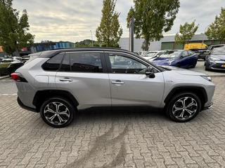 Toyota RAV4 2.5 Plug-in Hybrid AWD BI-TONE PLUS JBL-AUDIO NAVI HEAD-UP BLIND SPOT 360° CAMERA STOEL/STUURVERW EL-KLEP APPLE/ANDROID 1500KG TREKGEW KLASSE 3 ALARM 4S-BANDEN / 7