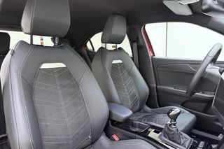 Opel Mokka 1.2 Turbo 130pk Ultimate | Climate Control | Adapt. Cruise control | Navi via Apple Carplay/Android Auto | Alcantara bekleding | Massagefunctie | Zwart dak | 18" Lichtmetalen velgen / 14