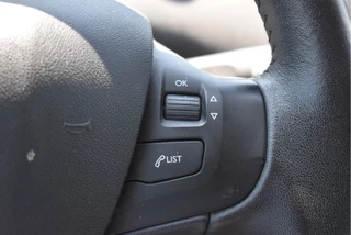 Peugeot 208 1.2 PureTech Style  | NL-Auto | Navi | Cruise Control | Airco | Bluetooth | Park.sensoren | LM-Velgen | NAP / 34