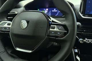 Peugeot e-2008 EV Allure Avantage 54 kWh | Navigatie | Achteruitrijcamera | Adapt. Cruise control | Parkeersensor | Apple Carplay/Android Auto | Lichtmetalen velgen / 20