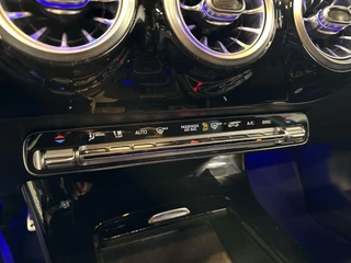 Mercedes-Benz A-klasse 200 Business Solution AMG | CAMERA | STOELVERW. | SFEERVERLICHTING / 39