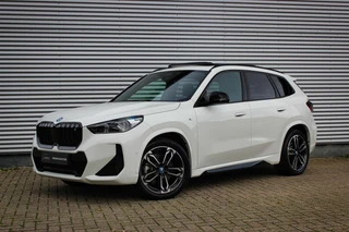 BMW iX1 xDrive30 67 kWh // 99,2% SoH | M-Sport | Panoramadak | Harman Kardon | HUD | 360 CAM | Massage| Elek. + Memory | Sfeerverlichting / 9