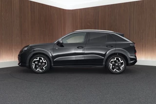 Volkswagen T-Roc 1.5 eTsi 150pk DSG R-Line First Edition Trekhaak Camera Keyless Stoelverwarming Virtual Cockpit Carplay / 8