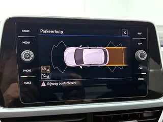 Volkswagen T-ROC 1.5 TSI Life Edition | Automaat | Adaptive Cruise | Stoelverwarming | CarPlay | Parkeersensoren | BTW / 26