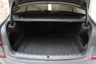BMW 3 Serie Sedan 330i Executive M Sport Pakket Automaat  / Live Cockpit Professional / Schuif-/kanteldak / Sportstoelen / Achteruitrijcamera / Active Cruise Control met Stop en Go-functie / 19 Inch / Hifi / M Sportremsysteem / Leder / Shadow Line / Neerklapbare Achterbank / Extra Getint Glas / 33