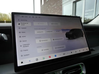 Leapmotor B10 Design ProMax 67.1 kWh | Navigatie | Rondom camera | 18inch Velgen | 750 KG trekgewicht | Elektrisch bedienbare achterklep | Panoramdak | Uit voorraad leverbaar / 29