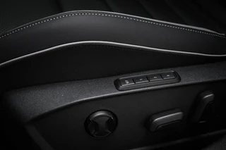 Volkswagen Golf 1.5 eHybrid GTE | LEDER | PANORAMADAK | HEAD UP | STOELVENTILATIE | STUURVERWARMING | TREKHAAK | 18" / 10