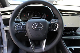 Lexus LBX 1.5 Emotion 2WD / 18