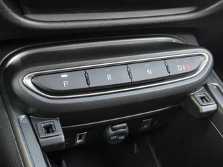 Fiat 600e Abarth Scorpionissima 54 kWh | Apple-Android | Sportstoelen | Parkeercamera / 22