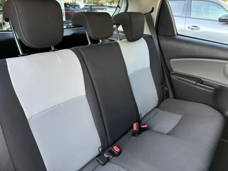 Toyota Yaris 1.0 VVT-i Aspiration 5-Deurs | Climate control | Camera | Navigatie | Cruise control | Elektrisch Pakket | Bluetooth telefoonvoorbereiding / 16
