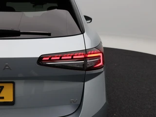 Skoda Superb Combi 1.5 TSi 204 Pk PHEV Edition | Panoramadak | Stoelverwarming | Camera | Trekhaak | Adaptive Cruise | 17 Inch | 23.131 Km !! / 14