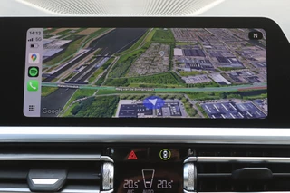 BMW 3 Serie Touring 330e M-Sport Shadow Line  Pano/Laser LED/Leder/360/Keyless/Headup/ACC/Dodehoek / 19