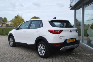 KIA Stonic 1.2 MPi  ComfortLine Navigator / 6