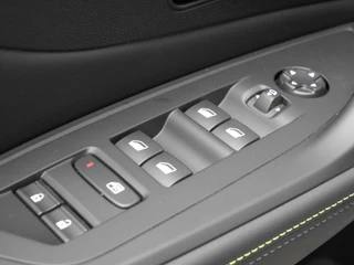 Peugeot 308 1.2 Hybrid 136 e-DCS6 GT | Demo | Automaat | Keyless entry & start | Led verlichting | 18 inch Lichtmetalen velgen | Navigatie | Adaptive cruise control | Rondom camera | Regensensor / 13