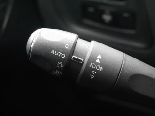 Citroen C4 1.2 PureTech Tendance | 130PK | Navigatie | Climate control | Extra getint glas | Lichtmetalen velgen | Cruise control | Trekhaak | Automatische verlichting | Regensensor | / 18
