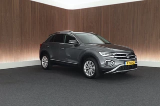Volkswagen T-Roc 1.0 TSI 110pk Style Trekhaak LED Virtual Cockpit Navigatie / 10