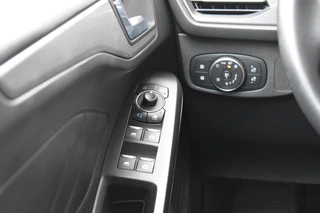 Ford Focus Wagon 1.0 EcoBoost Hybrid Titanium / 28