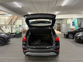BMW X1 SDrive18i Executive/ NL auto/ Automaat/ Parkeersensoren / 39