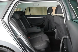Skoda Superb Combi 1.4 TSI 218pk iV Business Edition Trekhaak Memory Stoelverwarming Virtual Cockpit Navigatie / 12