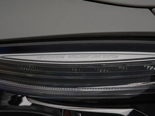 Mercedes-Benz CLA-klasse Shooting Brake 200 OrangeArt AMG Night Edition 156 PK | Panoramadak | Bi-xenon | Camera | Stoelverwarming | Navigatie | 18" / 39