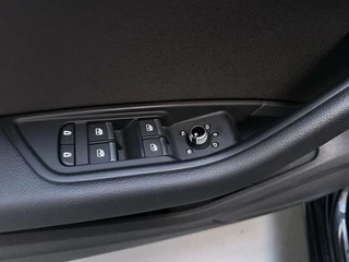 Audi A4 Avant 35 TFSI S Edition Competition LED Stoelverwarming Camera DAB+ Navigatie / 19