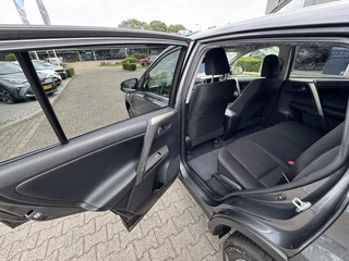 Toyota RAV4 2.0 Style 4WD / 15